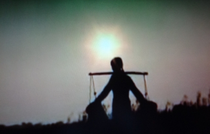 GÁNH NƯỚC ĐÊM TRĂNG