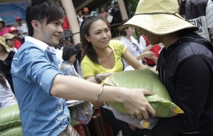 THƠ HÀI:ĐẠI GIA NHÂN TỪ