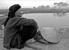 GIẬN MÌNH THƯƠNG AI